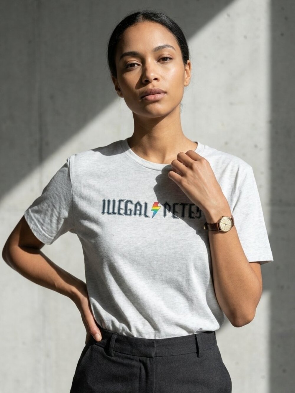 Illegal Pete's Graphic T-Shirt Gray Rainbow Logo Tee Size Large Unisex